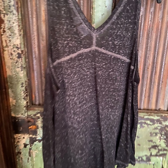 Black and Gray sleeveless blouse size 18/20 - Picture 2 of 3